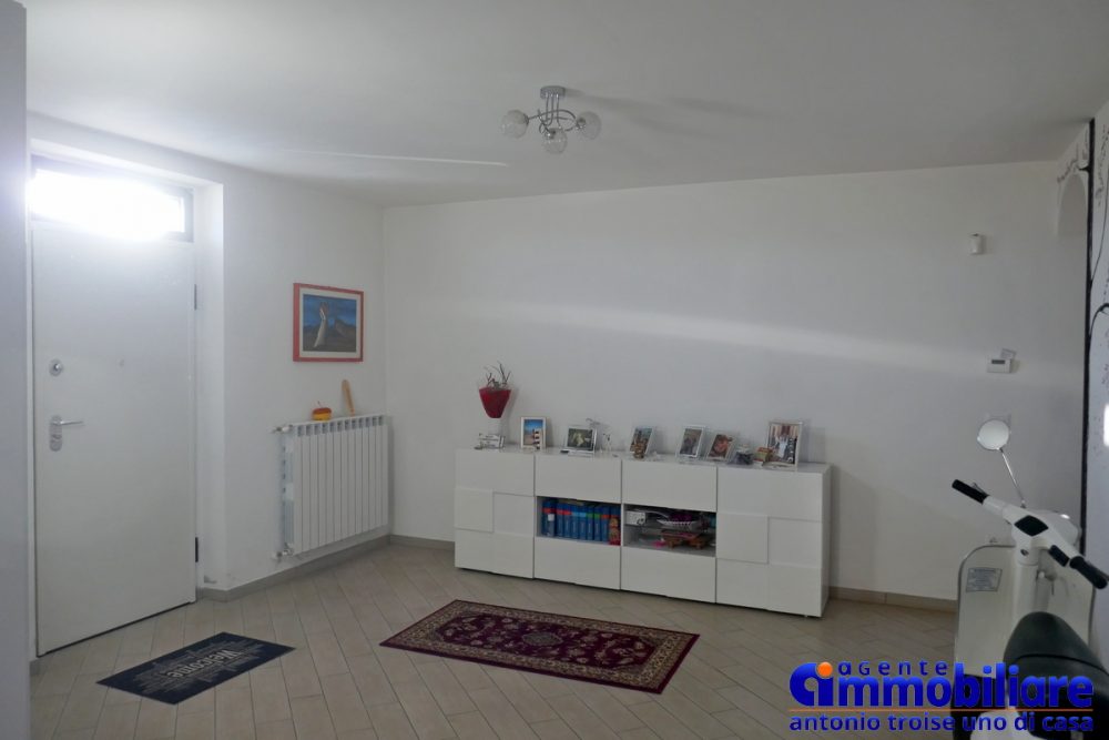 VENDESI COLONICA CON GIARDINO PISTOIA 24
