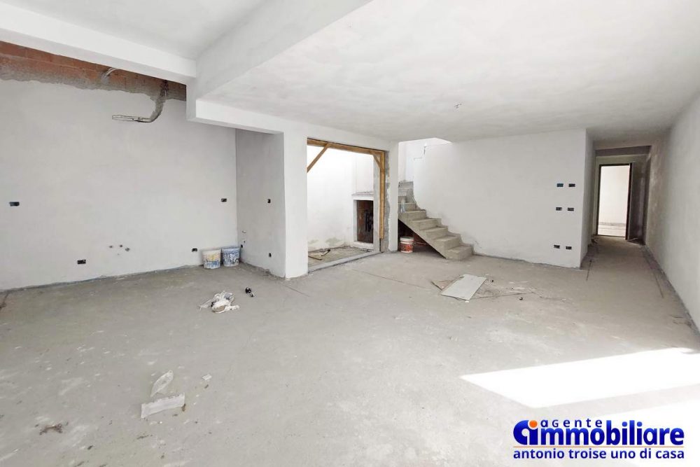 pistoia vendesi casa con garage 2