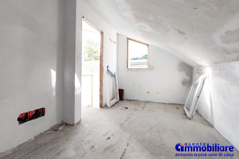 pistoia vendesi casa con garage 5