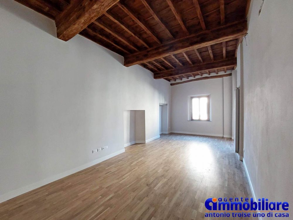 pistoia centro storico vendesi appartamento 15