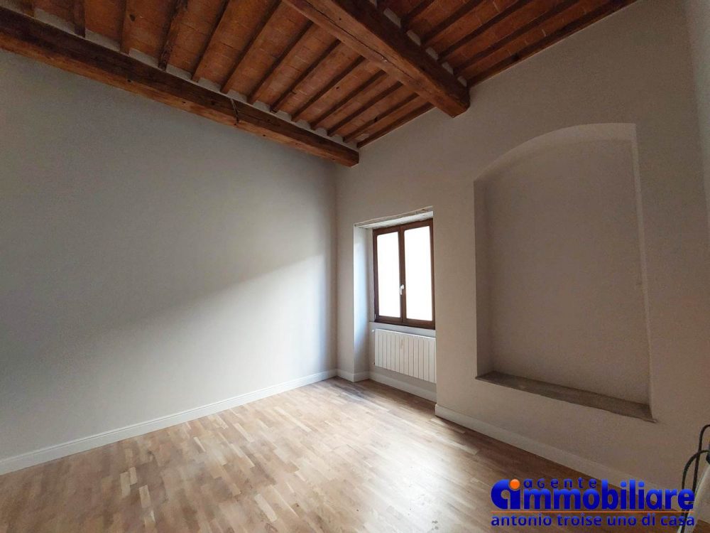 pistoia centro storico vendesi appartamento 21