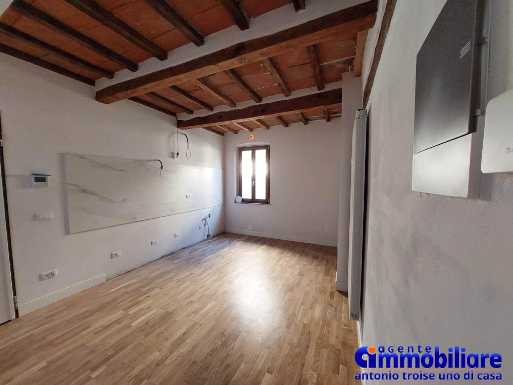 pistoia centro storico vendesi appartamento 5