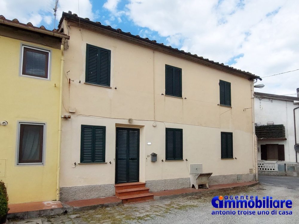 Pistoia-vendita-casa-terratetto-garage