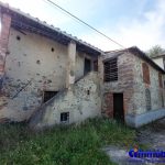 pistoia vendesi casa colonica con terreno 10