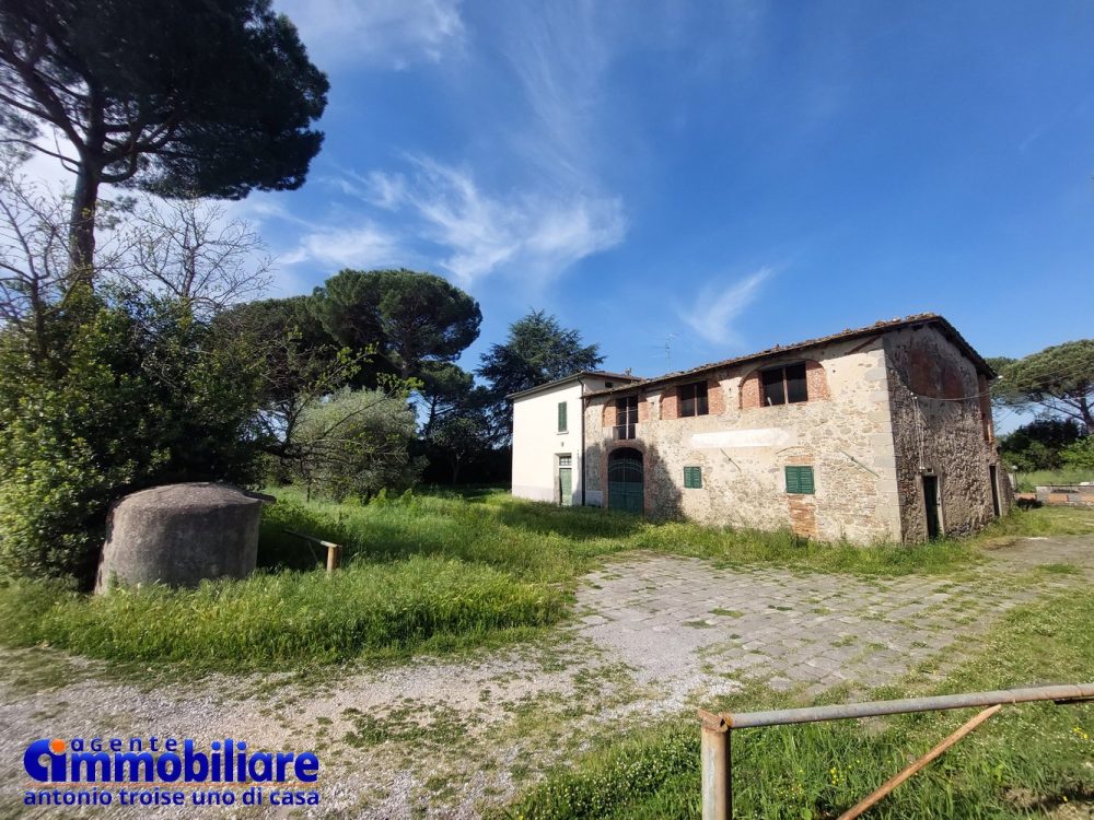 pistoia vendesi casa colonica con terreno 11