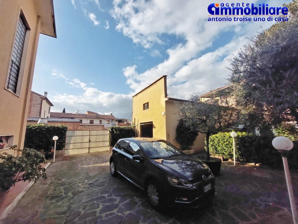 pistoia-monsummano-terme-vendesi-casa-bifamiliare-villa-appartamenti-giardino-garage 3