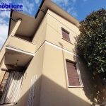 pistoia-monsummano-terme-vendesi-casa-bifamiliare-villa-appartamenti-giardino-garage 32