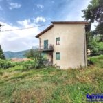 pistoia collinare vendesi casa bifamiliare con terreno 4+