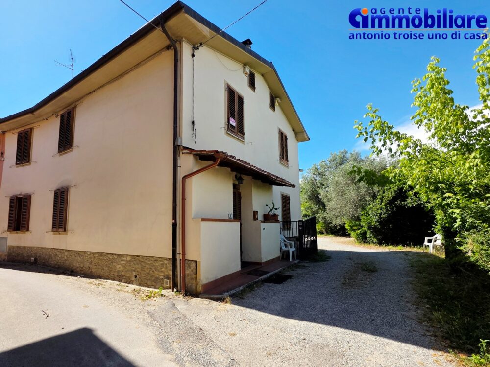 pistoia-vendesi-bifamiliare-garage-giardino