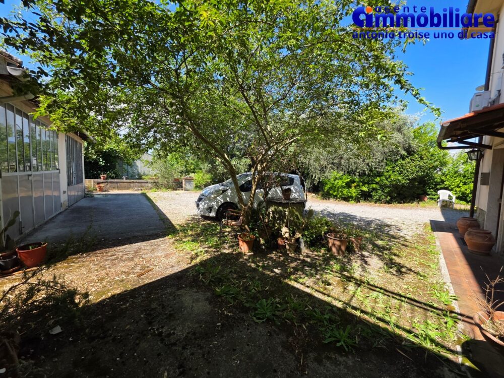 pistoia-vendesi-bifamiliare-garage-giardino 11