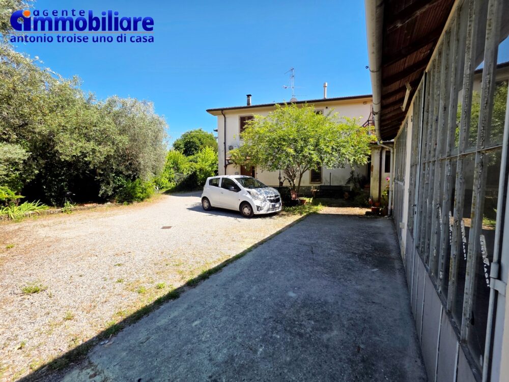 pistoia-vendesi-bifamiliare-garage-giardino 5