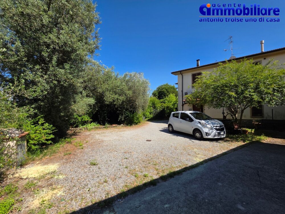 pistoia-vendesi-bifamiliare-garage-giardino 7